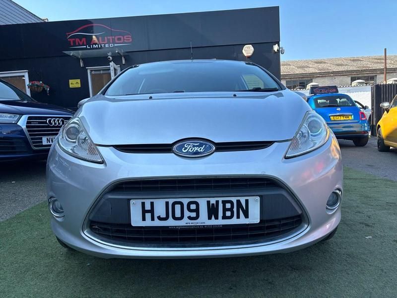 Used Ford Fiesta Zetec 82 HP (60 kW) 2009 Silver Hatchback