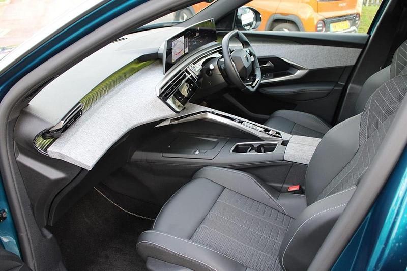 Used Peugeot e-3008 GT 152 kW (207 HP) 2025 Blue SUV