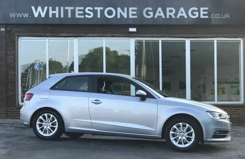 Used Audi A3 Business 150 HP (110 kW) 2015 Silver Hatchback