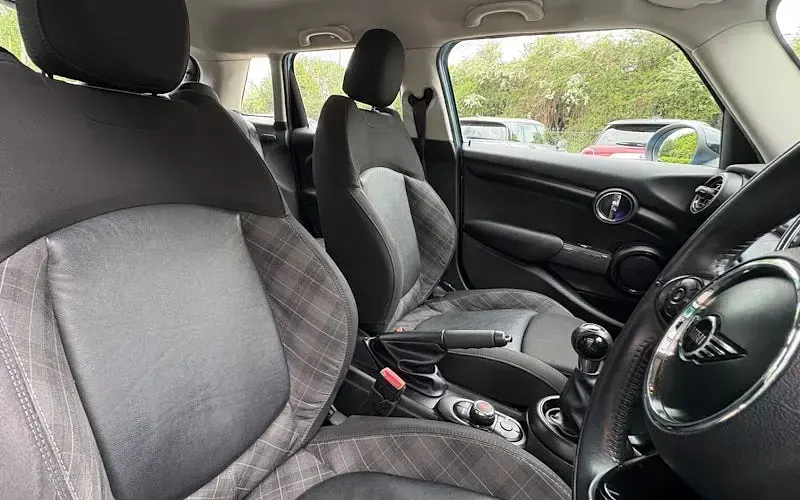 Used Mini Cooper Hatch 136 HP (100 kW) 2018 Blue Hatchback