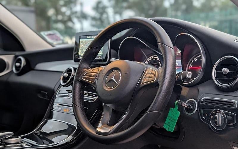Usado Mercedes C220 170 HP (125 kW) 2017 Azul Carrinha