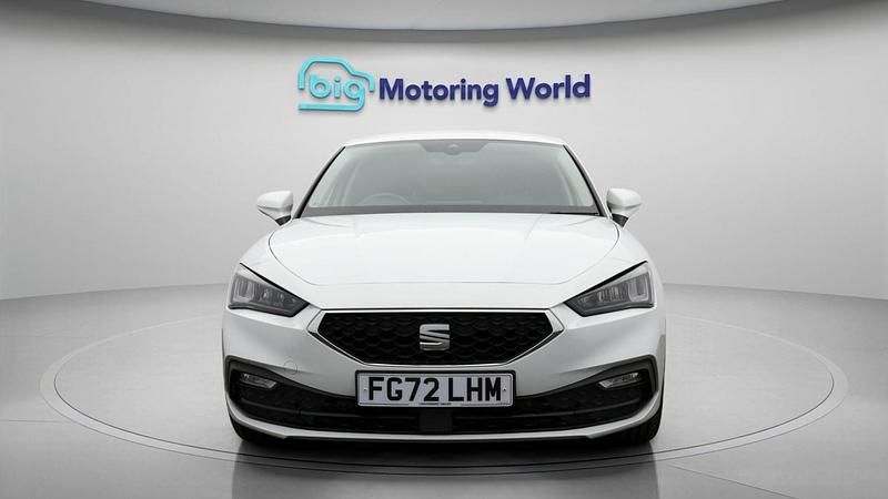 Used Seat Leon SE Dynamic 150 HP (110 kW) 2022 White Hatchback