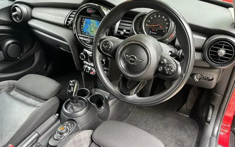 Used Mini Cooper Hatch 136 HP (100 kW) 2018 Hatchback