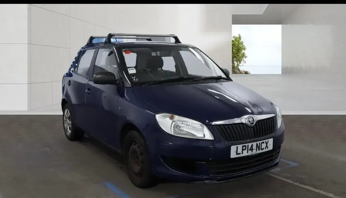 Usado Skoda Fabia 60 CV (44 kW) 2014 Azul Utilitario