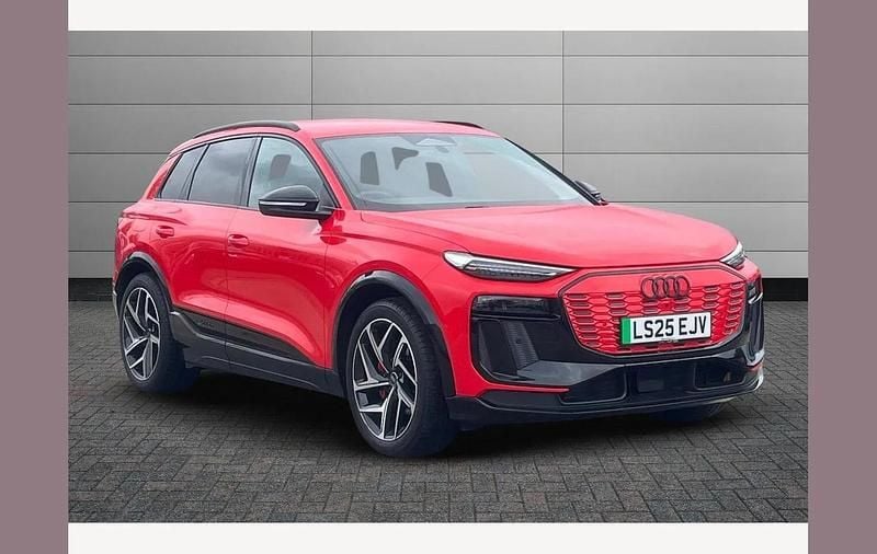 Red Used 2025 Audi Q6 e-tron Advanced SUV | £58,250 (Fair price) - Image 1/4