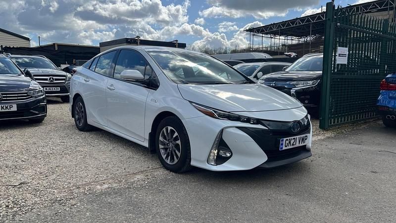 Used Toyota Prius 2021 White Hatchback