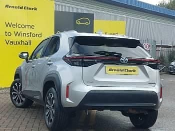 Used Toyota Yaris Hybrid Design 116 HP (85 kW) 2022 Silver Estate