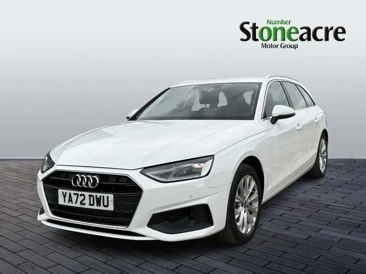 Begagnad Audi A4 Comfort 150 HK (110 kW) 2023 Vit Kombi