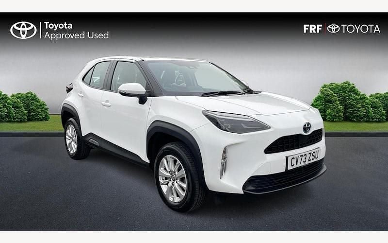 Used 2025 Toyota Yaris Hybrid Estate | £19,495 (Super price) - Image 1/4