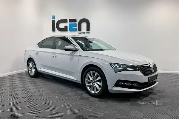 Used Skoda Superb SE Technology 2022 White Hatchback