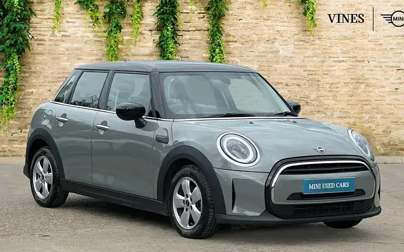 Used Mini Cooper Classic 136 HP (100 kW) 2021 Hatchback