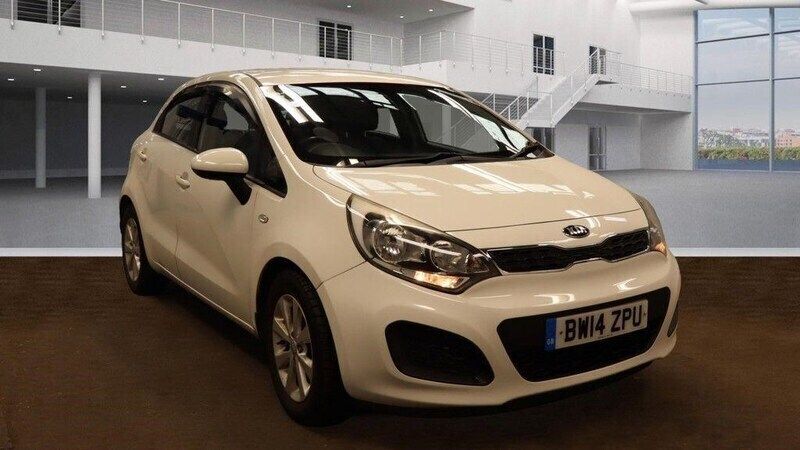 White Used 2014 Kia Rio Hatchback | £3,490 (Good price) - Image 1/4