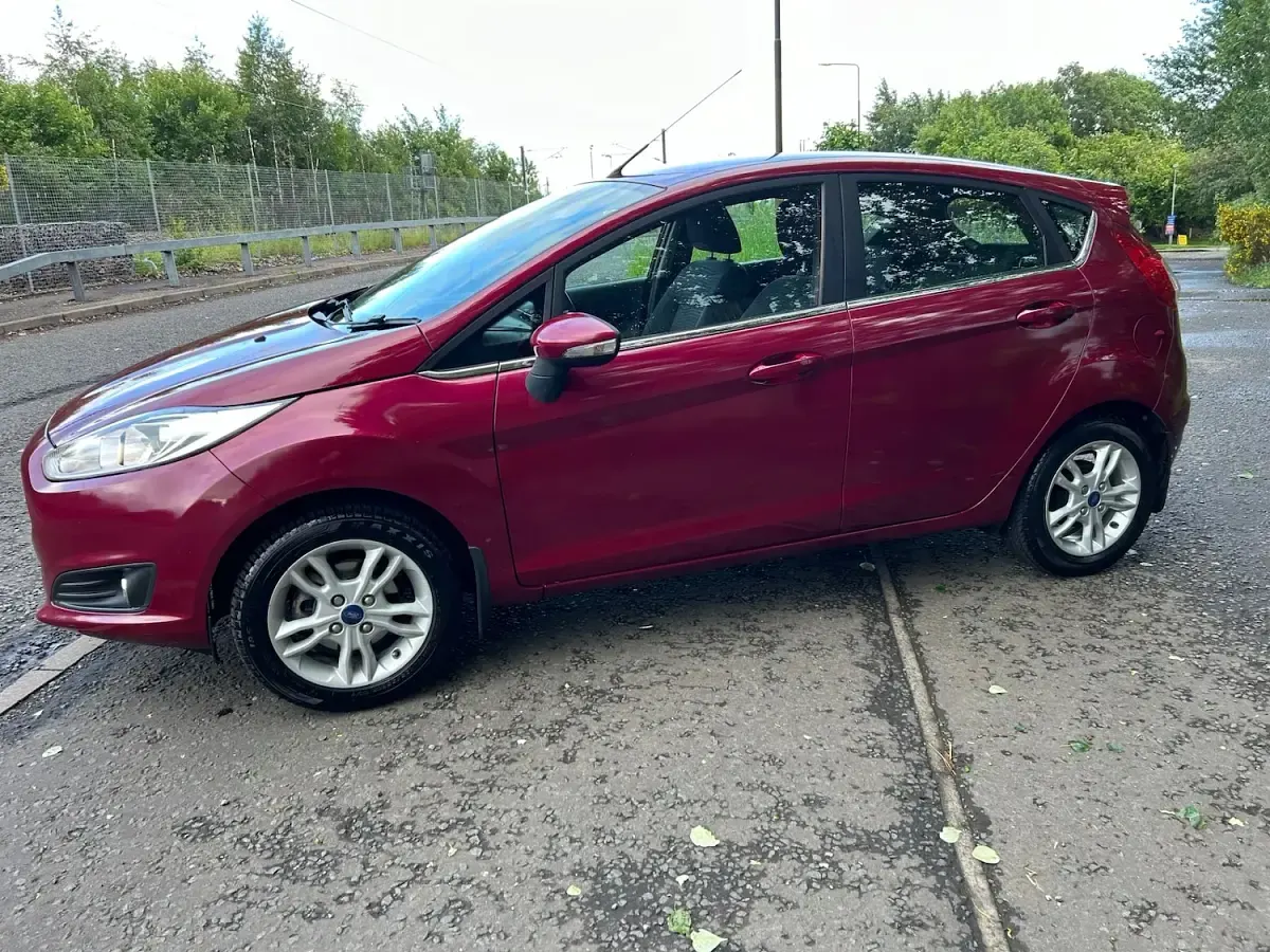 Used Ford Fiesta Zetec 82 HP (60 kW) 2014 Red Hatchback
