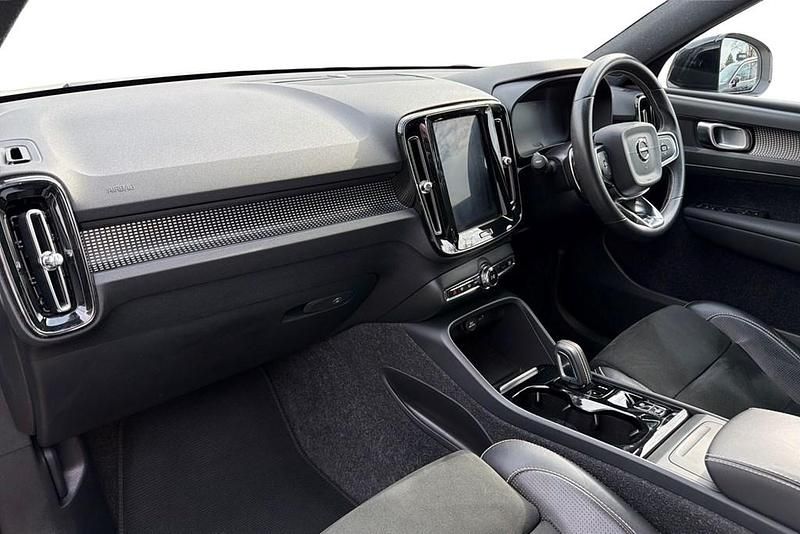 Used Volvo XC40 R-Design 188 HP (138 kW) 2020 White SUV