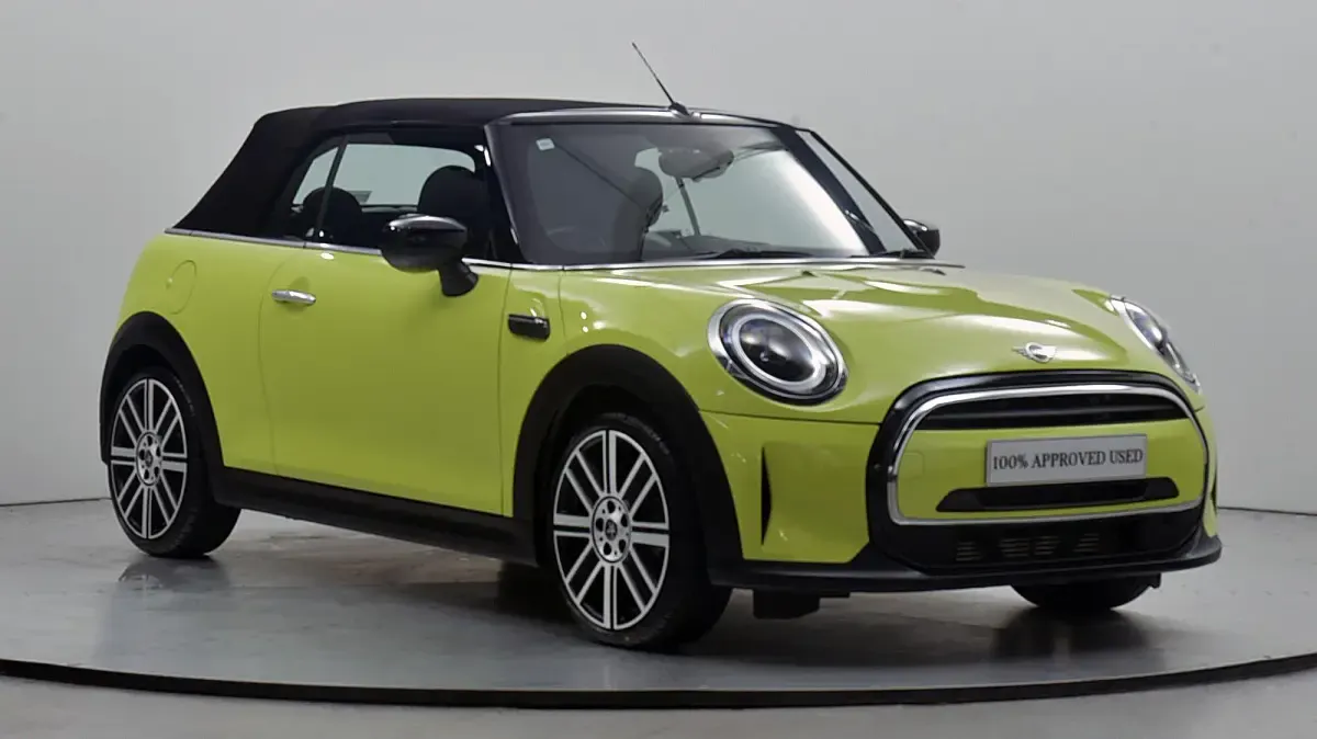 Used Mini Cooper Exclusive 154 HP (113 kW) 2023 Yellow Hatchback