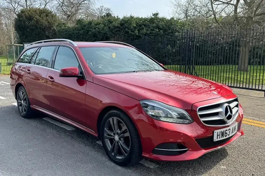 Begagnad Mercedes E220 SE 2013 Röd Kombi