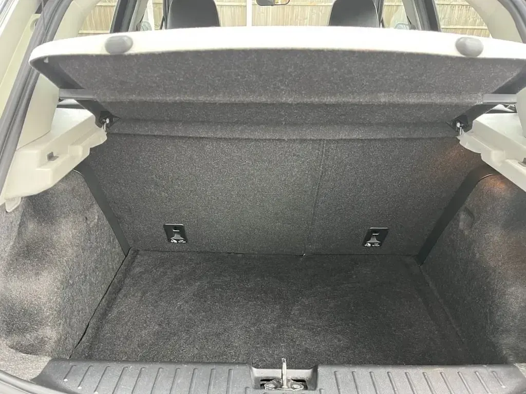 Begagnad MG MG3 2015 Svart Halvkombi