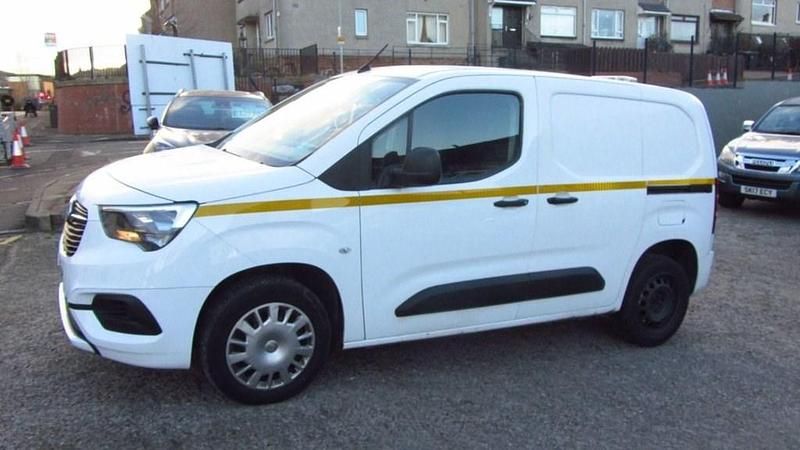 Used Vauxhall Combo Sportive 100 HP (73 kW) 2021 White Van