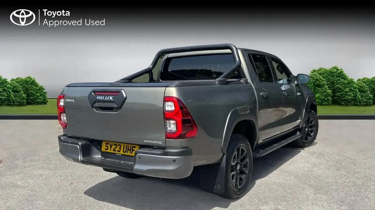 Used Toyota HiLux 204 HP (150 kW) 2023 Bronze Pickup