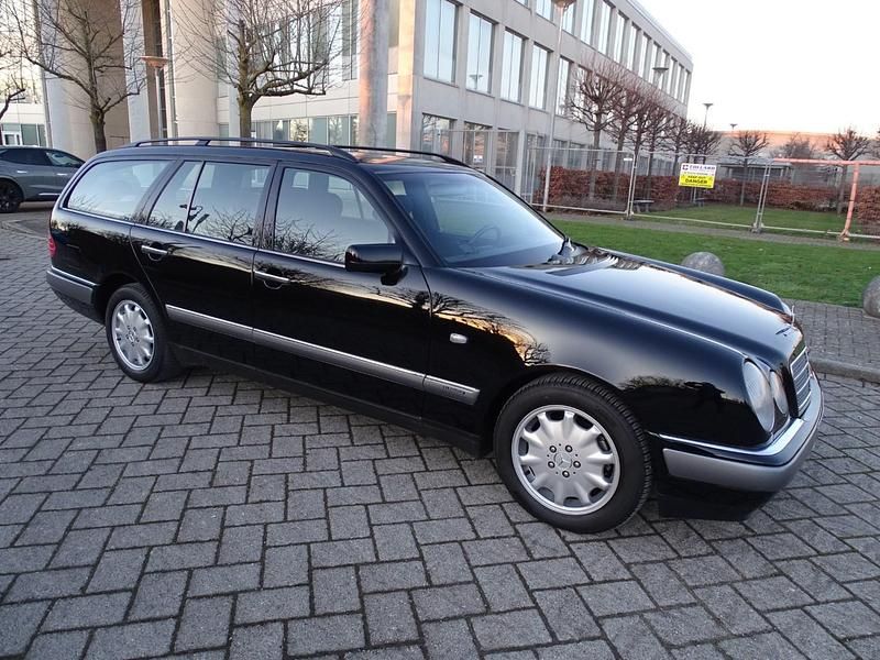 Used Mercedes E300 Elegance 1998 Black Estate