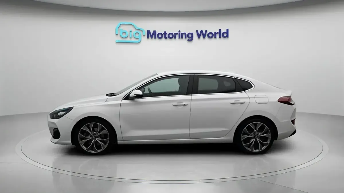 Used Hyundai i30 Premium 140 HP (102 kW) 2019 White Hatchback