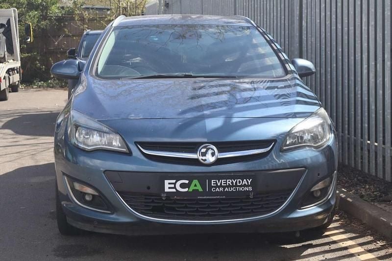 Used Vauxhall Astra Elite 136 HP (100 kW) 2016 Blue Estate