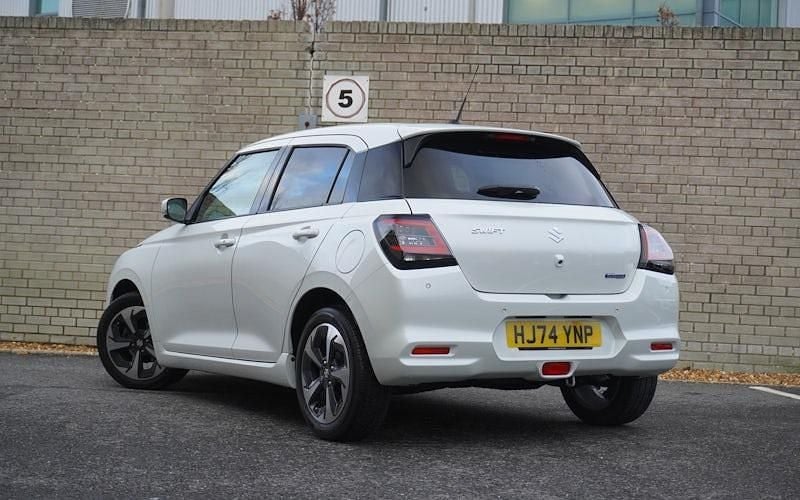 Used Suzuki Swift SZ5 82 HP (60 kW) 2024 Pure white pearl Hatchback