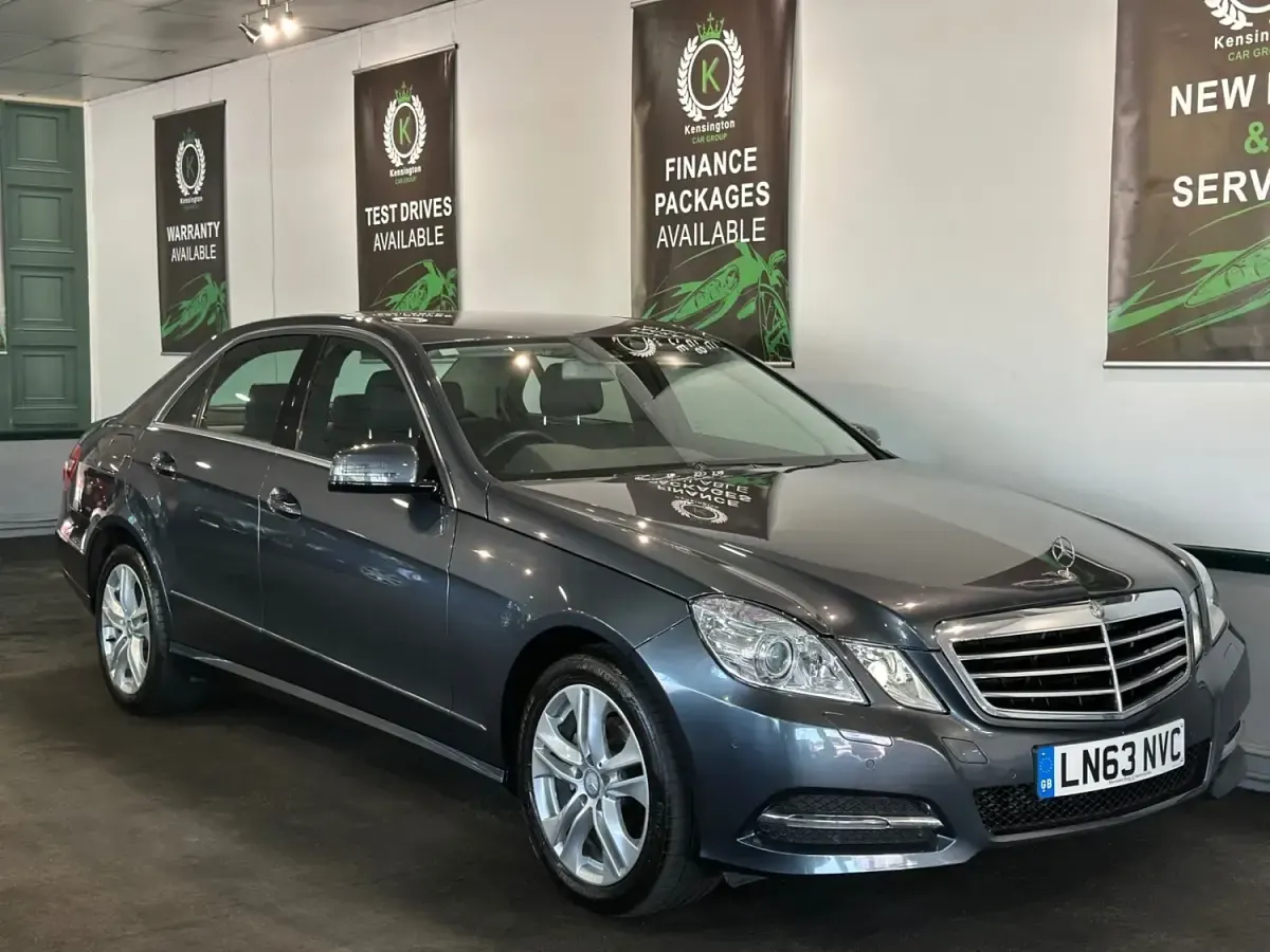 Usado Mercedes E220 Avantgarde 2013 Cinzento Sedan
