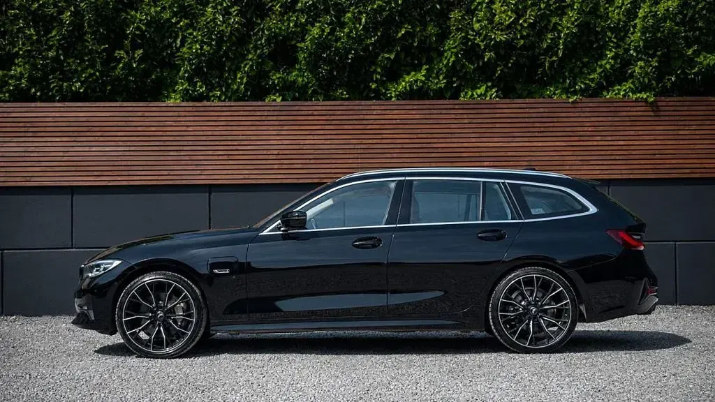 Used BMW 330e Sport Line 292 HP (214 kW) 2022 Black Estate