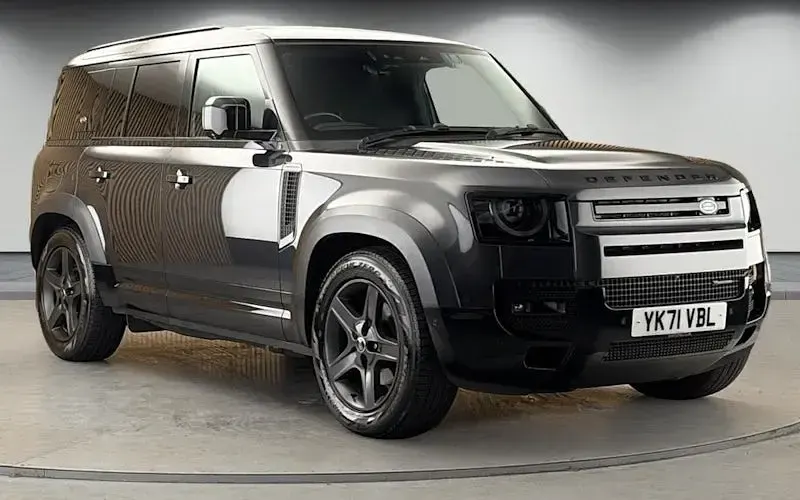 Used Land Rover Defender SE Dynamic 300 HP (220 kW) 2023 SUV