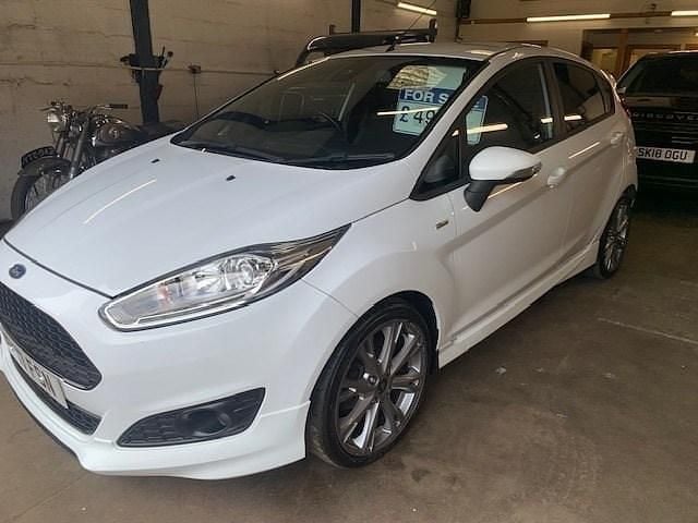 Usado Ford Fiesta ST-Line 140 HP (102 kW) 2017 Branco Citadino