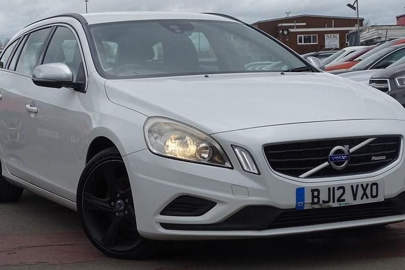 Used Volvo V60 R-Design 115 HP (84 kW) 2012 White Estate