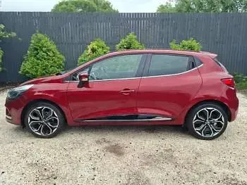Used Renault Clio Iconic 90 HP (66 kW) 2018 Red Hatchback