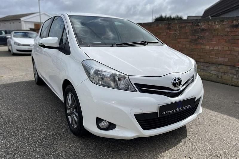 Used Toyota Yaris Plus 2014 White Hatchback