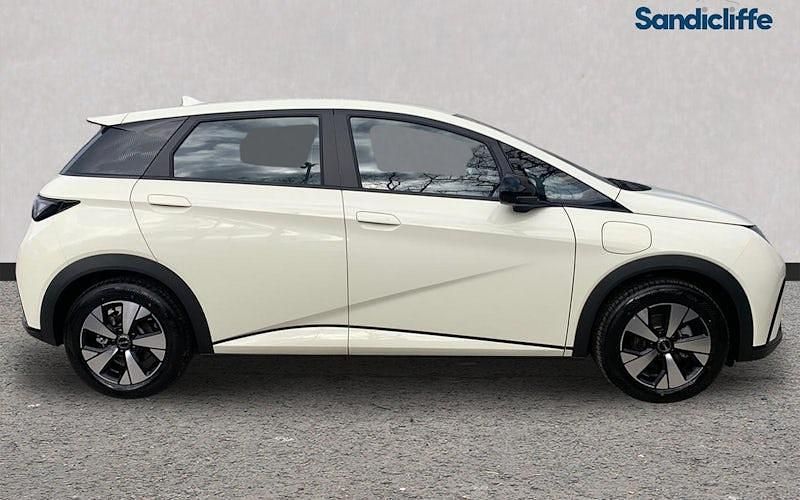 New BYD Dolphin Active 69 kW (95 HP) 2025 White Hatchback