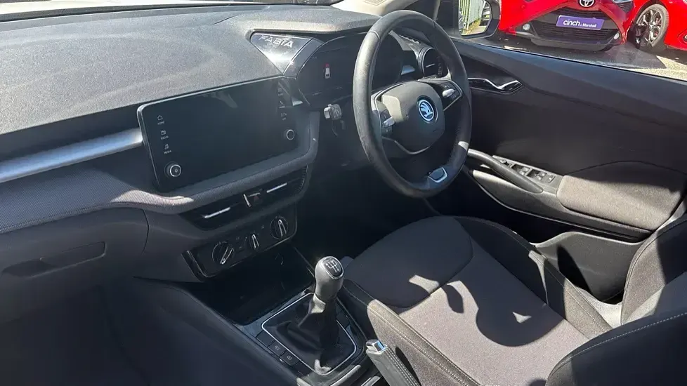 Used Skoda Fabia Colour Edition 80 HP (58 kW) 2024 Moon white metallic black magic pearl effect Hatchback