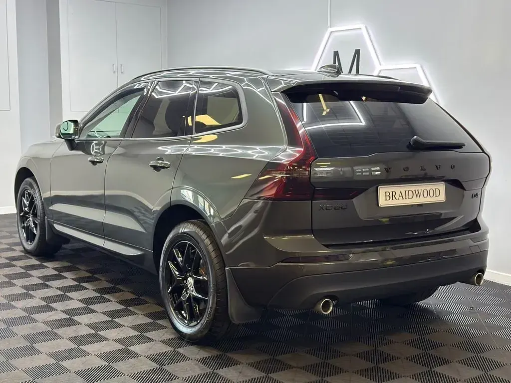 Used Volvo XC60 Momentum 2018 Grey SUV