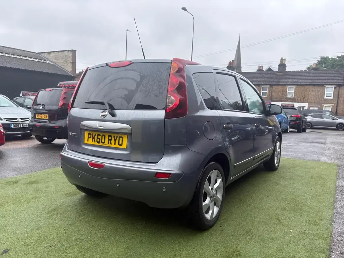 Used Nissan Note Tekna 110 HP (80 kW) 2010 Grey Hatchback