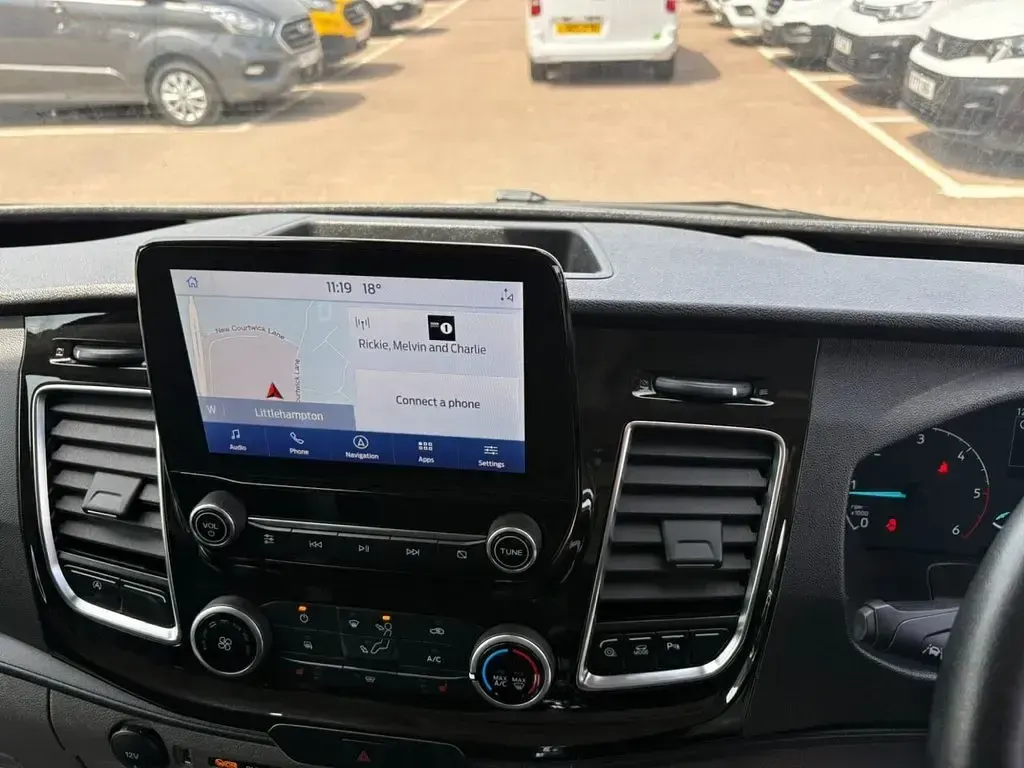 Used Ford Transit Custom Limited 130 HP (95 kW) 2022 White Van