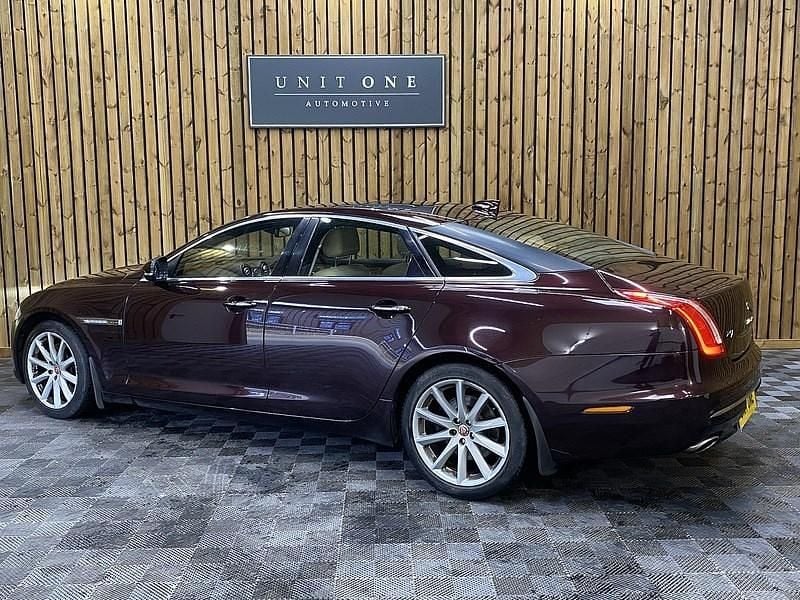 Used Jaguar XJ Luxury 300 HP (220 kW) 2017 Red Sedan