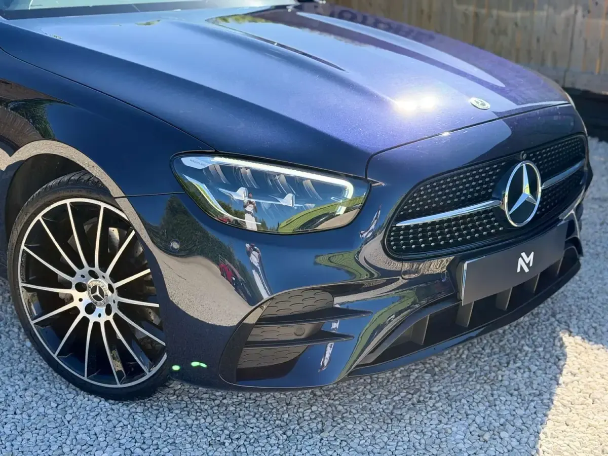 Usado Mercedes E300 AMG line 2023 Azul Carrinha