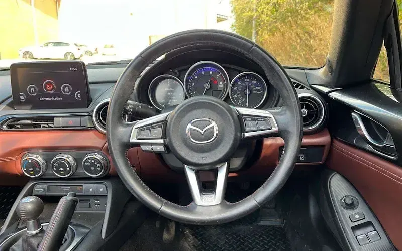 Used Mazda MX5 Inclusive 160 HP (117 kW) 2018 Grey Cabriolet