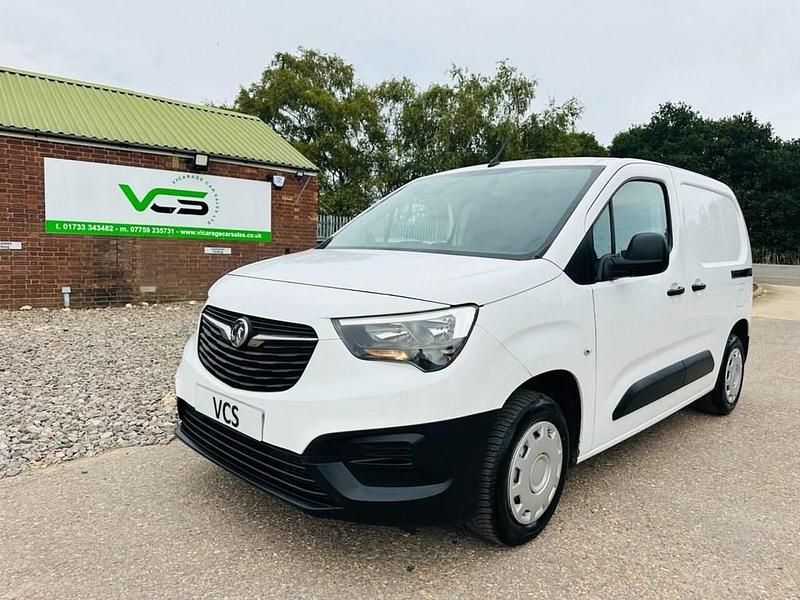 White Used 2019 Vauxhall Combo Edition MPV | £7,250 (Fair price) - Image 1/4