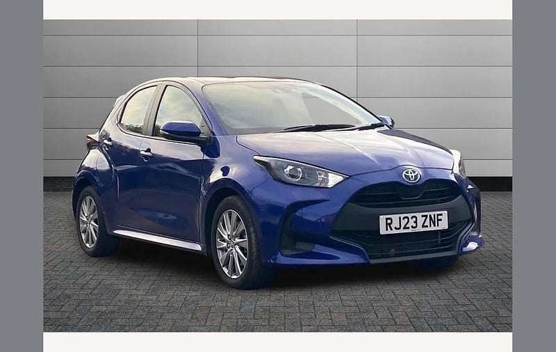 Blue Used 2023 Toyota Yaris Hybrid Hatchback | £19,095 (Fair price) - Image 1/3