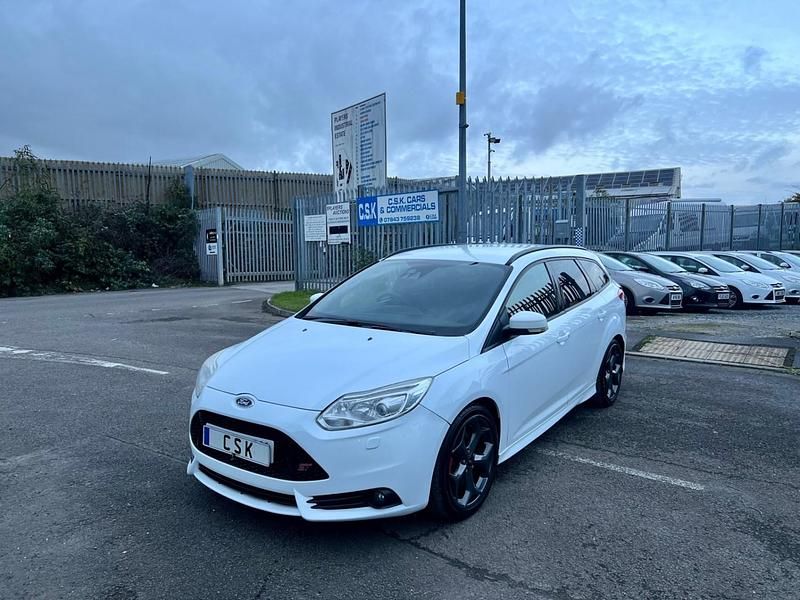 Used Ford Focus ST 2012 White Estate