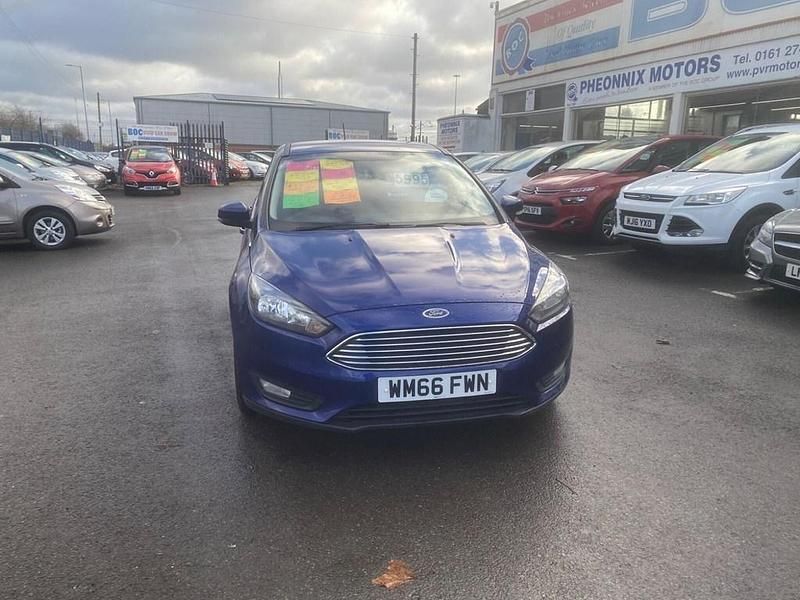 Used Ford Focus Zetec 120 HP (88 kW) 2016 Blue Hatchback