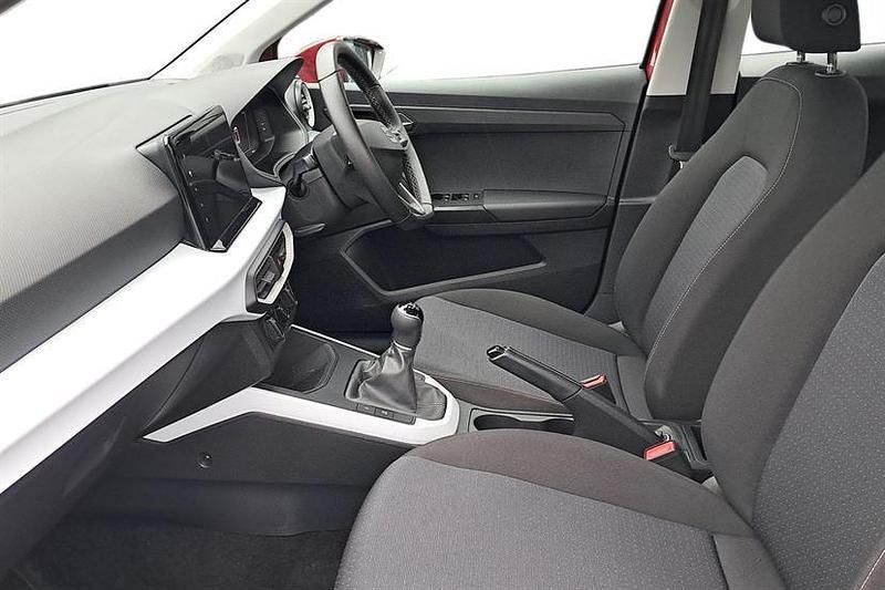 Used Seat Arona SE Technology 95 HP (69 kW) 2023 Desire red with black roof SUV
