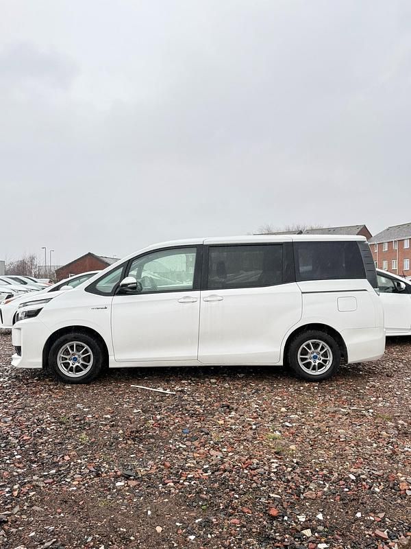 Used Toyota Voxy 2016 White MPV