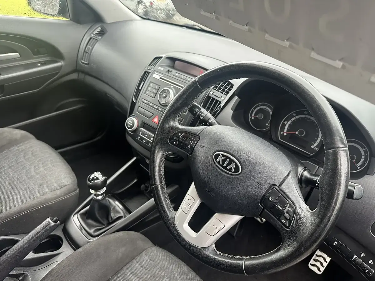 Used Kia Ceed 113 HP (83 kW) 2010 Blue Hatchback