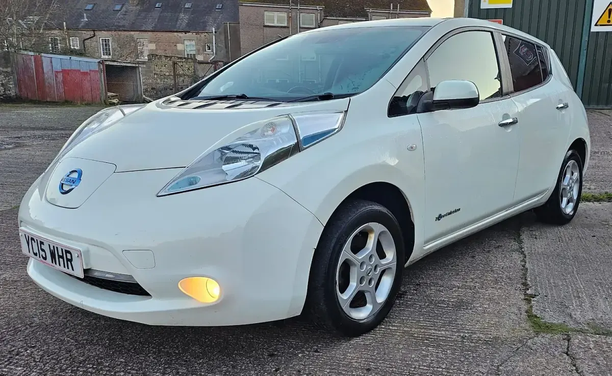Used Nissan Leaf Acenta 80 kW (109 HP) 2015 White Hatchback